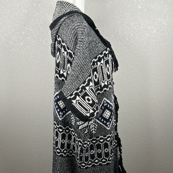 American Eagle Knit Black & White Open Cardigan Hoodie with Fringe Hem One Size - Picture 5 of 9